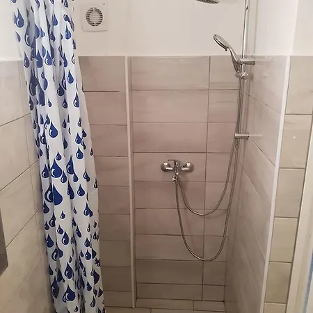 Second Apartament شقة